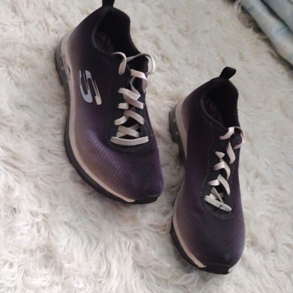 Kids Skechers, size 5, black ombre